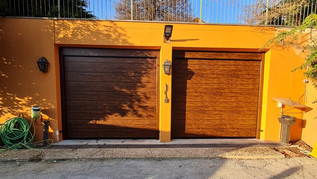 portone sezionale garage marrone